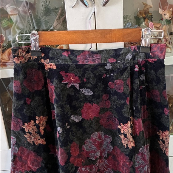 Haberdashery by personal Vintage sz 10 Floral Velvet Midi Skirt euc - Picture 3 of 8